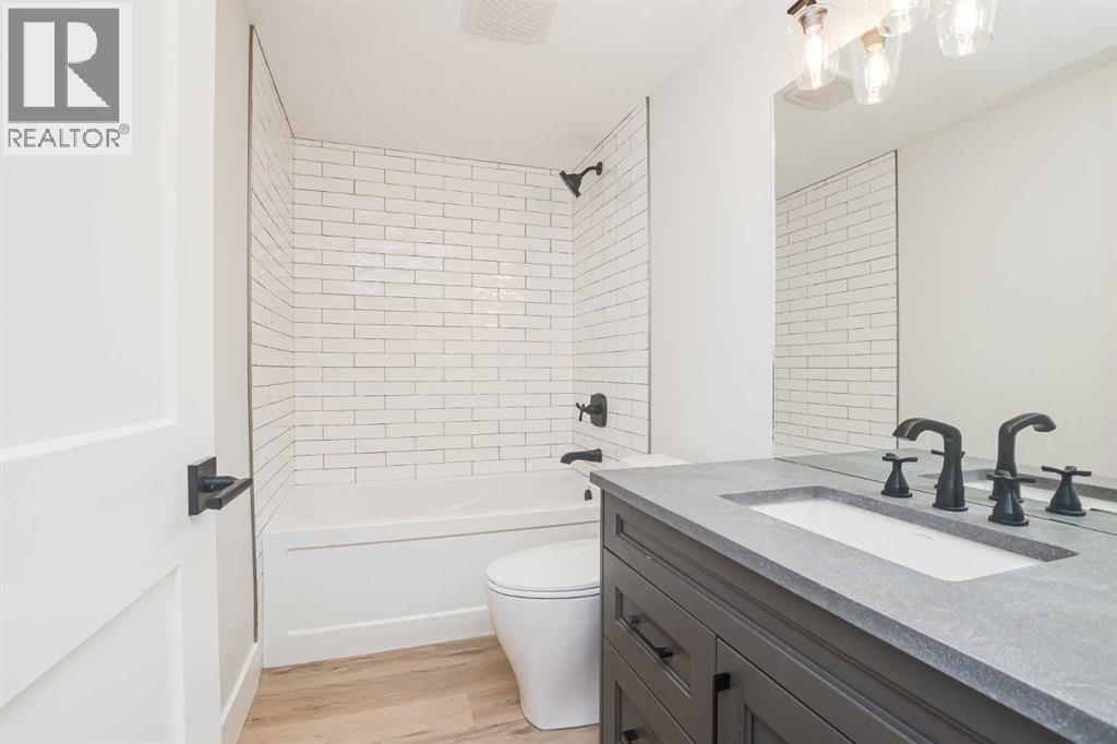 125 Emerald Drive, Red Deer, AB - Indoor Photo Showing Bathroom