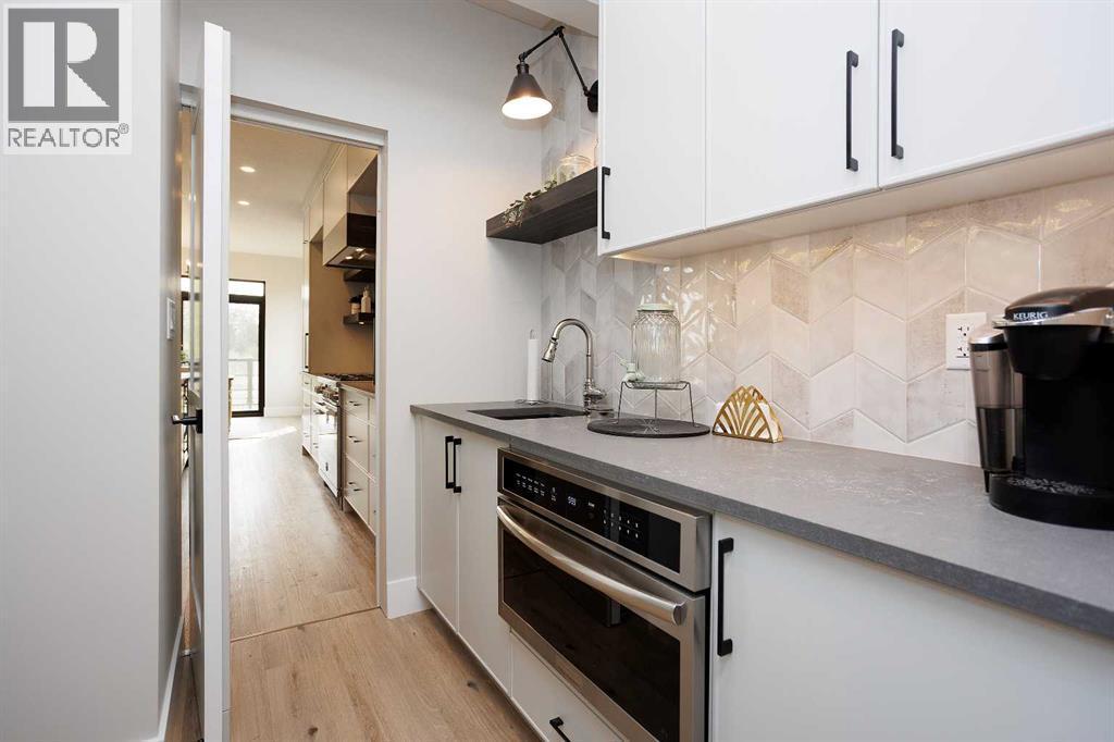 125 Emerald Drive, Red Deer, AB - Indoor Photo Showing Kitchen