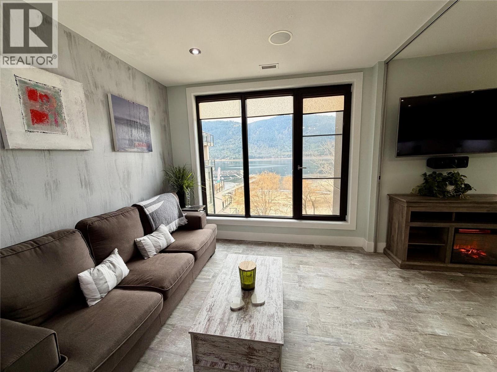 326 Mara Lake Lane Unit# 506, Sicamous, BC - Indoor Photo Showing Living Room