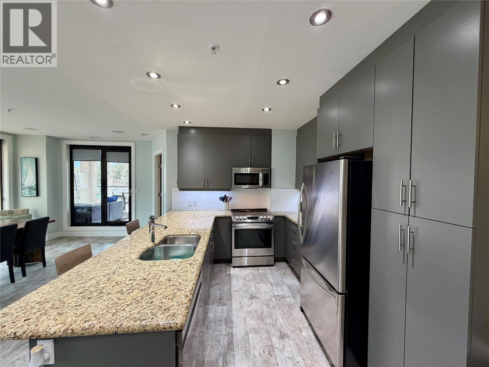 326 Mara Lake Lane Unit# 506, Sicamous, BC - Indoor Photo Showing Kitchen With Double Sink With Upgraded Kitchen