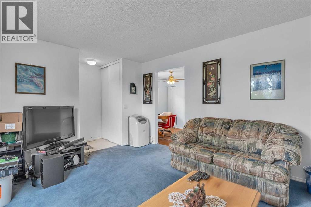 218 Pinemeadow Road Ne, Calgary, AB - Indoor Photo Showing Living Room