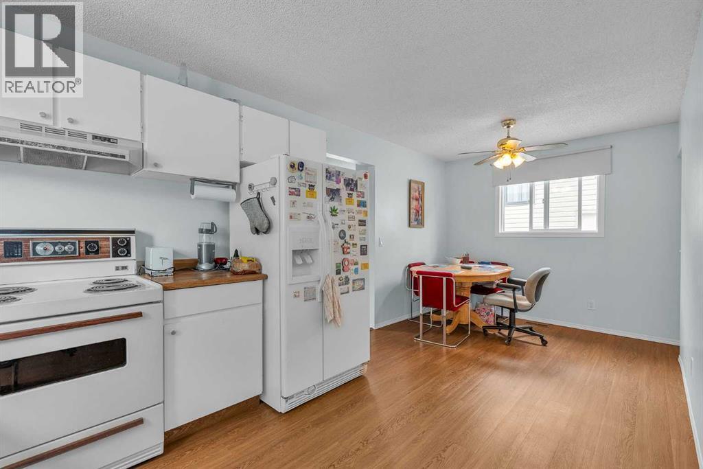218 Pinemeadow Road Ne, Calgary, AB - Indoor Photo Showing Kitchen