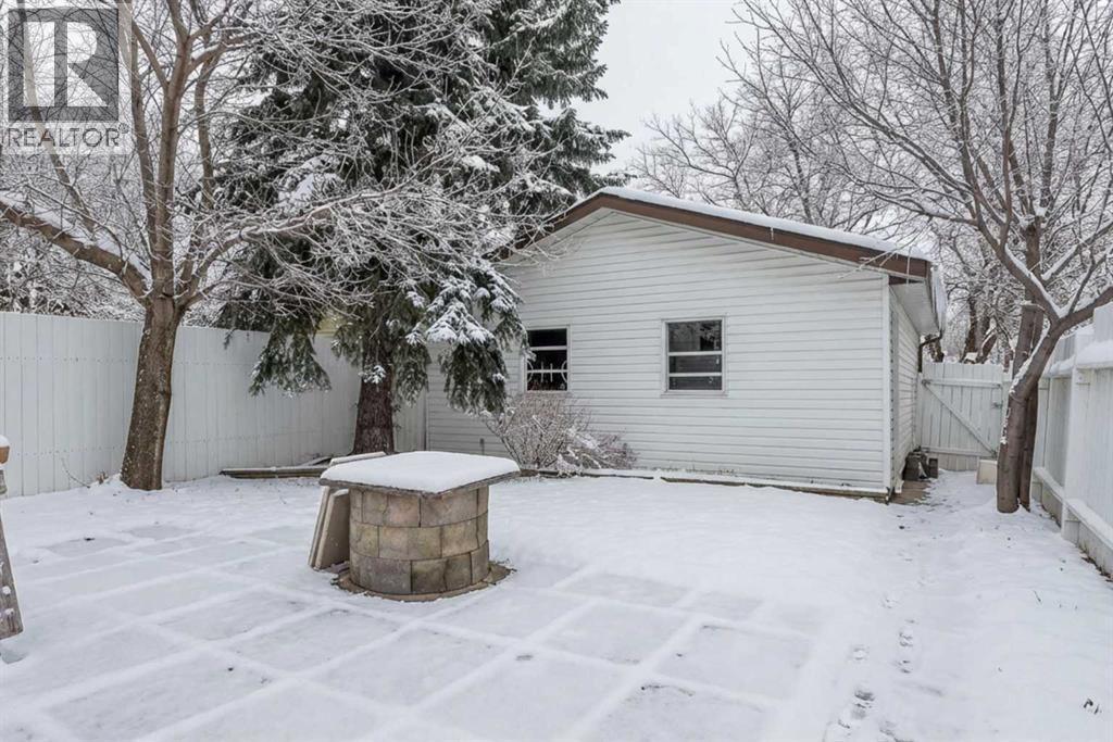 218 Pinemeadow Road Ne, Calgary, AB - Outdoor