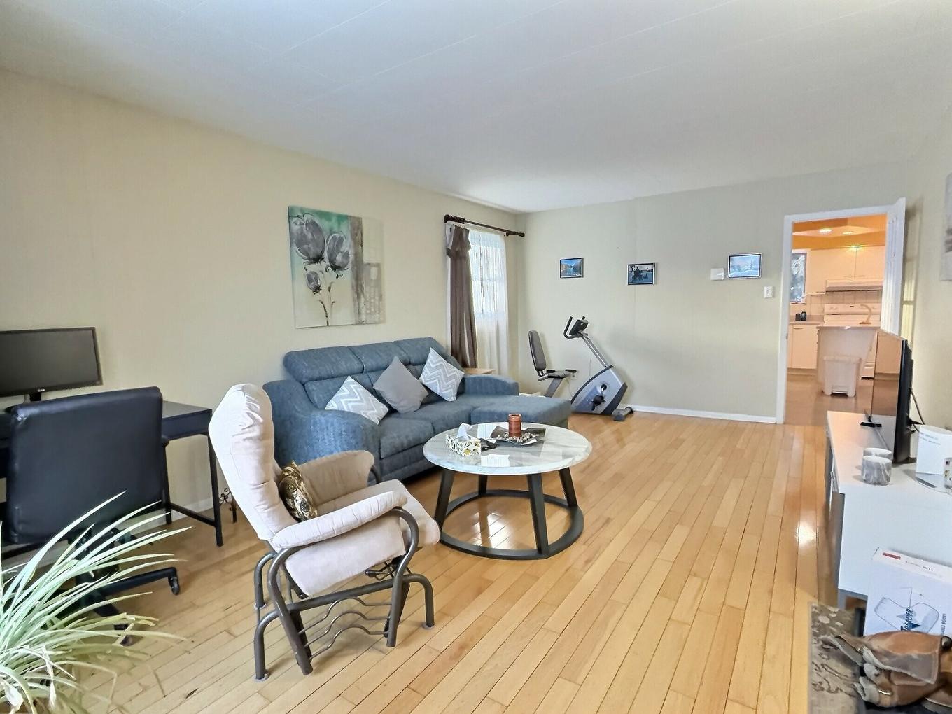 Salon - 43 Rue St-André, Ville-Marie, QC - Indoor Photo Showing Living Room