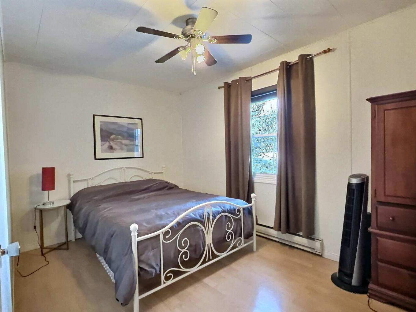 Chambre à coucher - 43 Rue St-André, Ville-Marie, QC - Indoor Photo Showing Bedroom