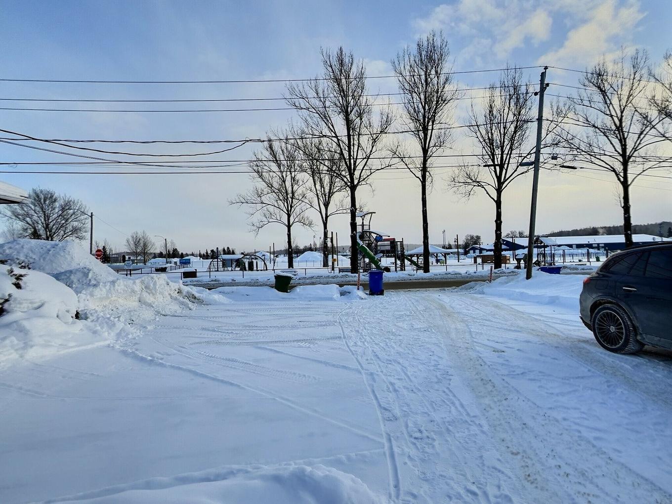 Stationnement - 43 Rue St-André, Ville-Marie, QC - Outdoor With View