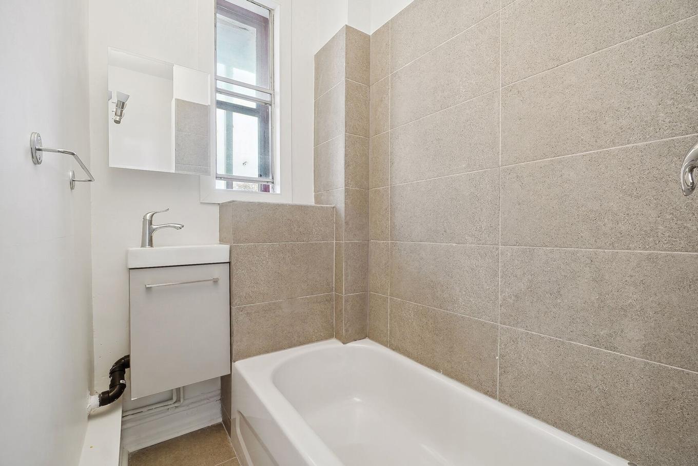 Bathroom - 2307 - 2319 Rue Des Ormeaux, Montréal (Mercier/Hochelaga-Maisonneuve), QC