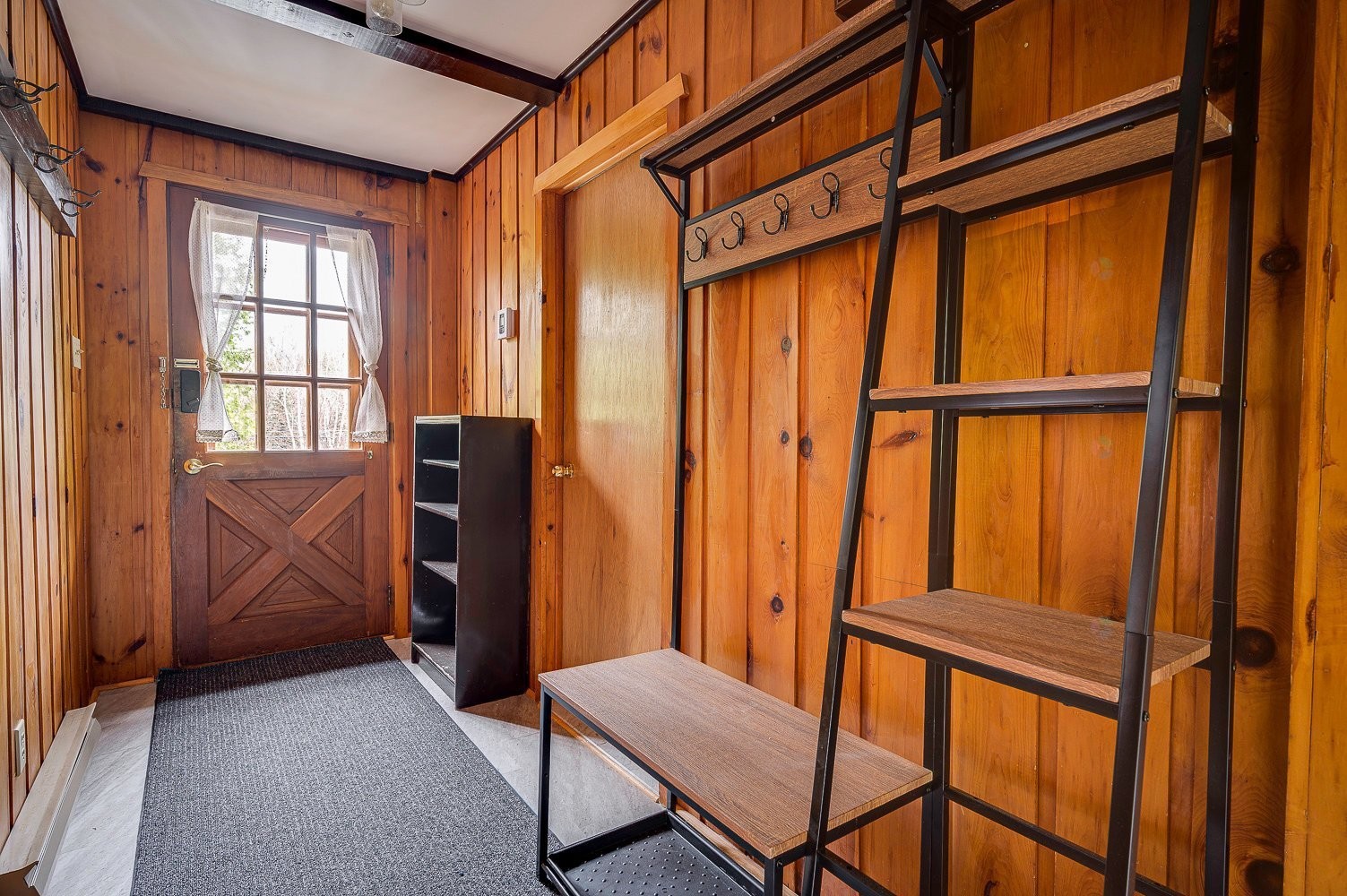 Hall d'entrée/Vestibule - 267 Ch. Des Bois-Blancs, Piedmont, QC - Indoor Photo Showing Other Room