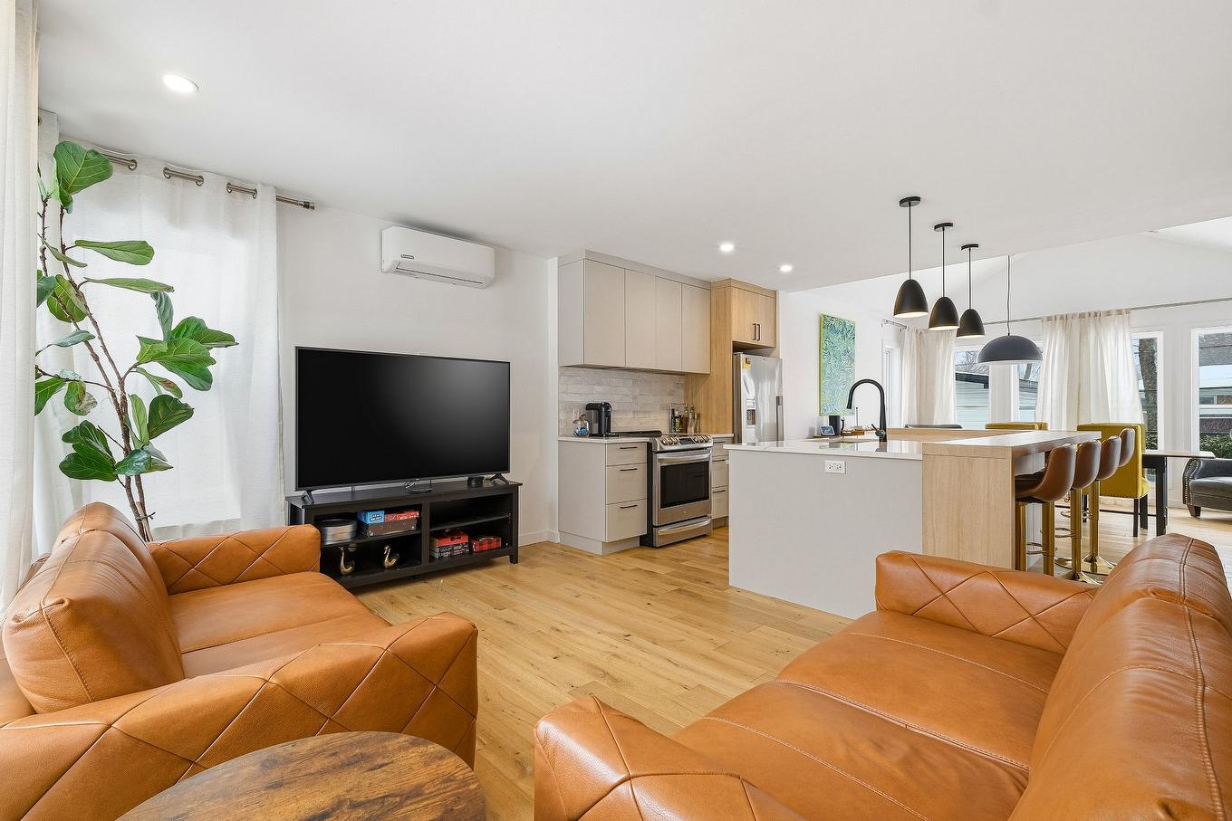 Salon - 161 Rue Vincent-Massey, Beloeil, QC - Indoor Photo Showing Living Room