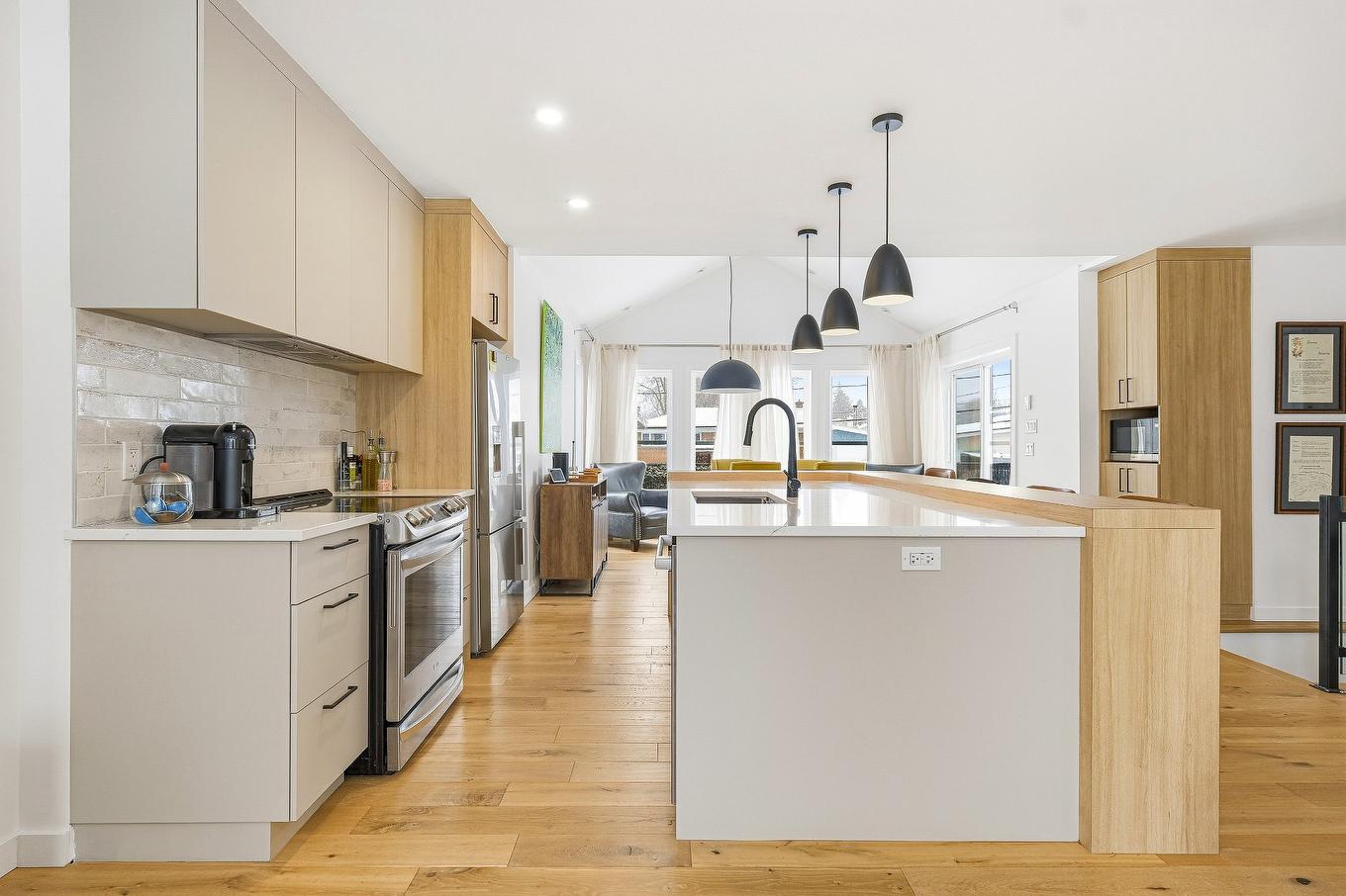 Cuisine - 161 Rue Vincent-Massey, Beloeil, QC - Indoor Photo Showing Kitchen With Upgraded Kitchen