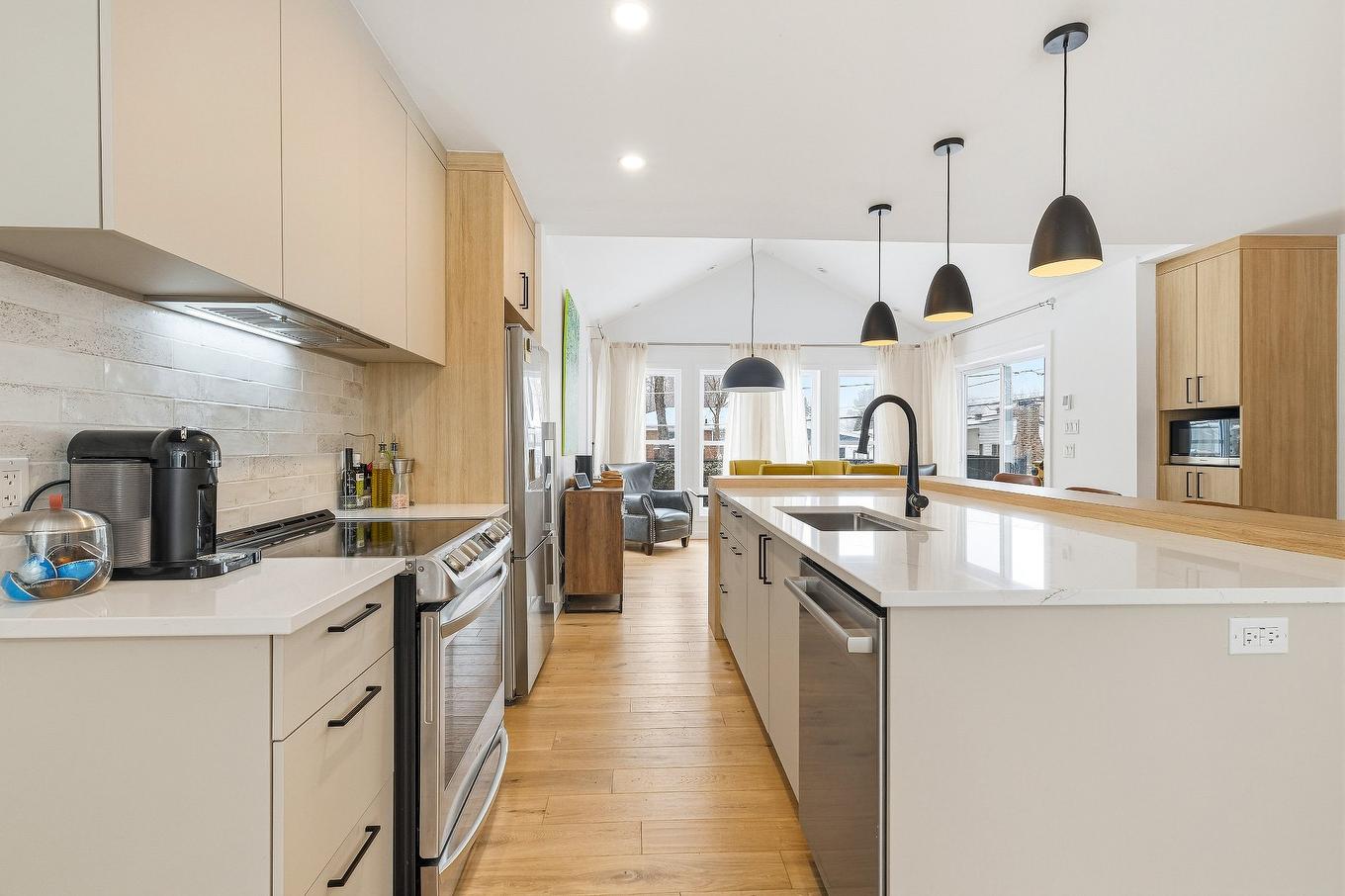 Cuisine - 161 Rue Vincent-Massey, Beloeil, QC - Indoor Photo Showing Kitchen With Upgraded Kitchen