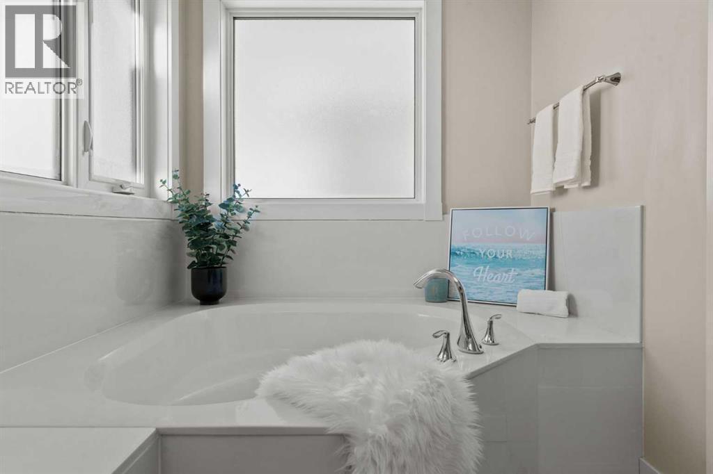 Saoker tub - 69 Ravenskirk Close Se, Airdrie, AB - Indoor