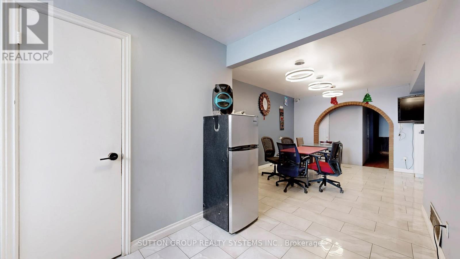 30 Coronado Court, Toronto, ON - Indoor Photo Showing Other Room