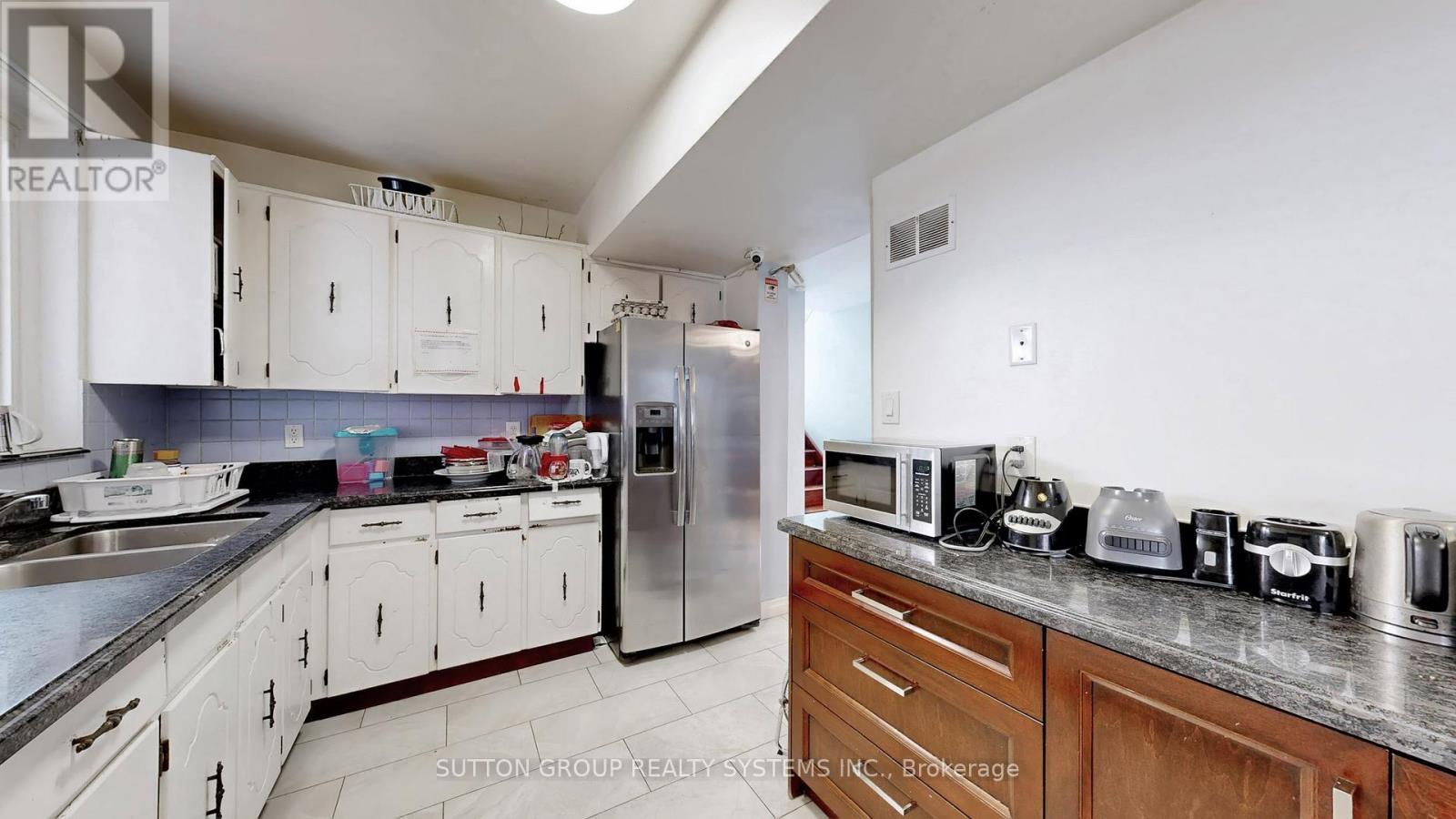 30 Coronado Court, Toronto, ON - Indoor Photo Showing Kitchen With Double Sink
