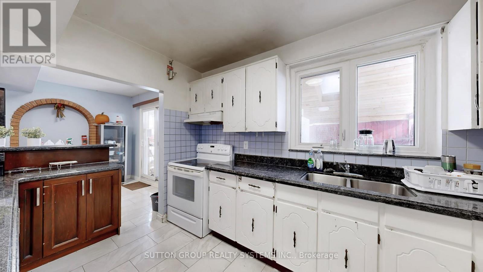 30 Coronado Court, Toronto, ON - Indoor Photo Showing Kitchen