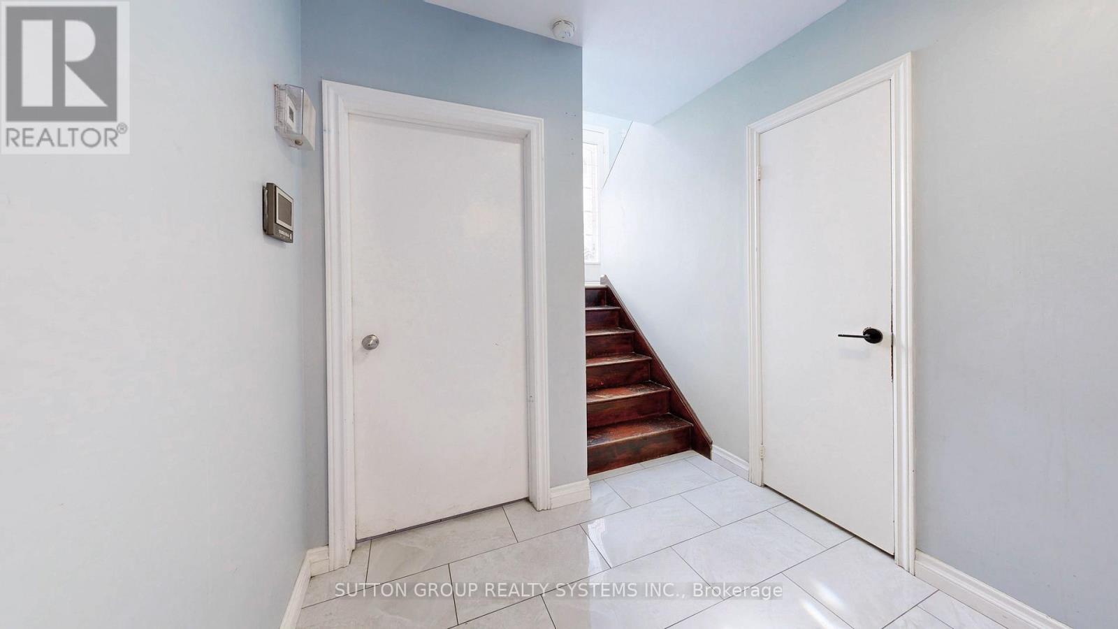 30 Coronado Court, Toronto, ON - Indoor Photo Showing Other Room