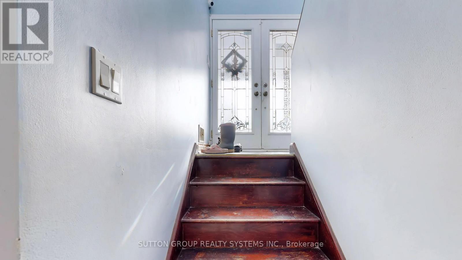 30 Coronado Court, Toronto, ON - Indoor Photo Showing Other Room