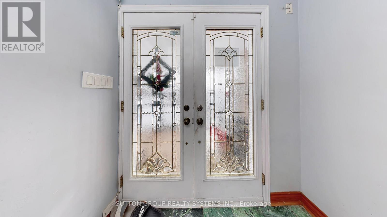 30 Coronado Court, Toronto, ON - Indoor Photo Showing Other Room