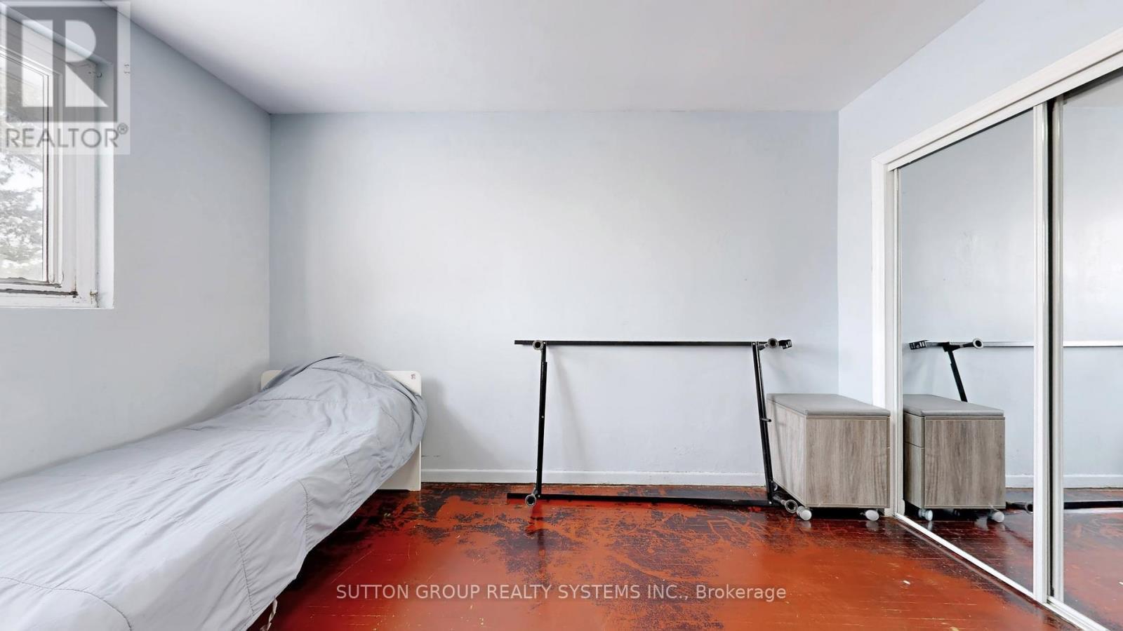 30 Coronado Court, Toronto, ON - Indoor Photo Showing Bedroom