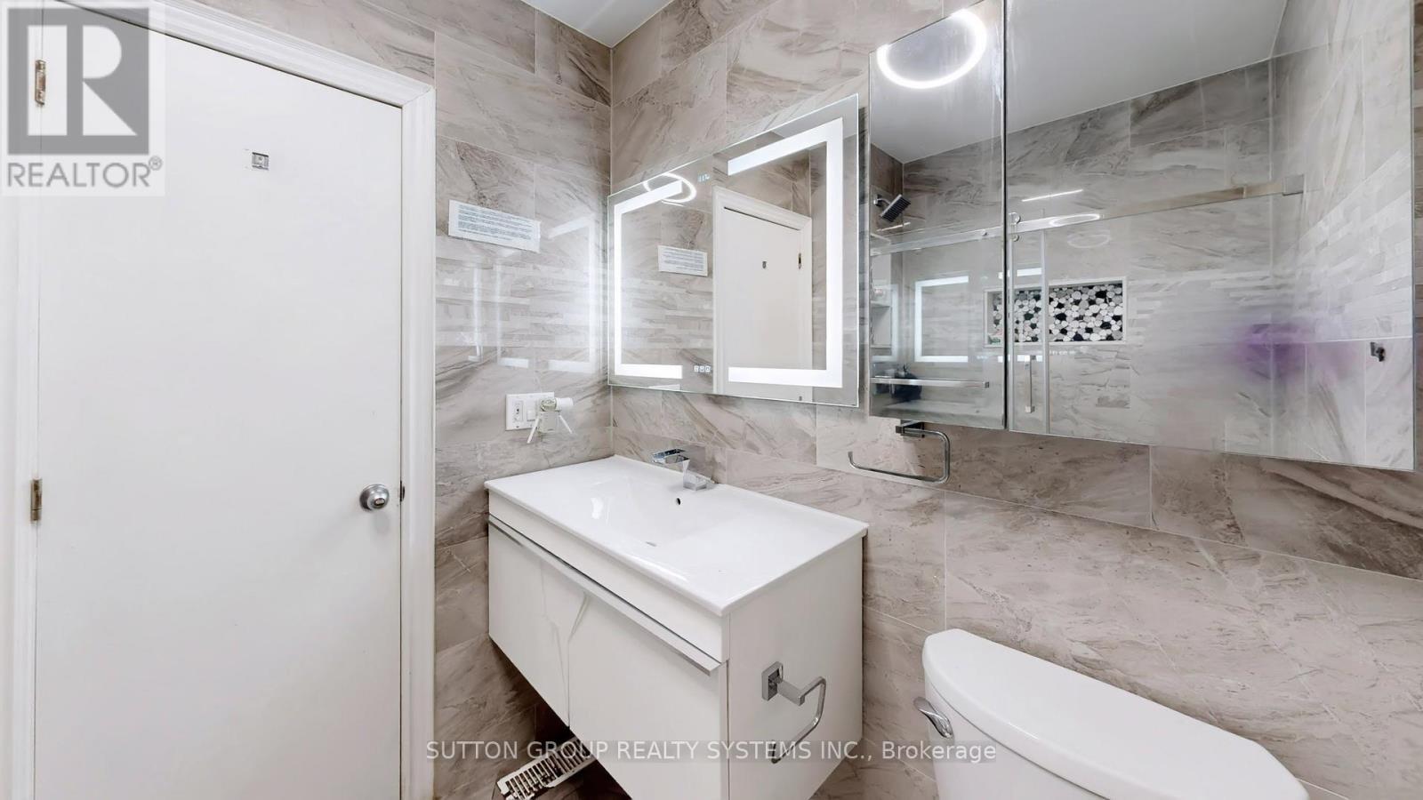30 Coronado Court, Toronto, ON - Indoor Photo Showing Bathroom
