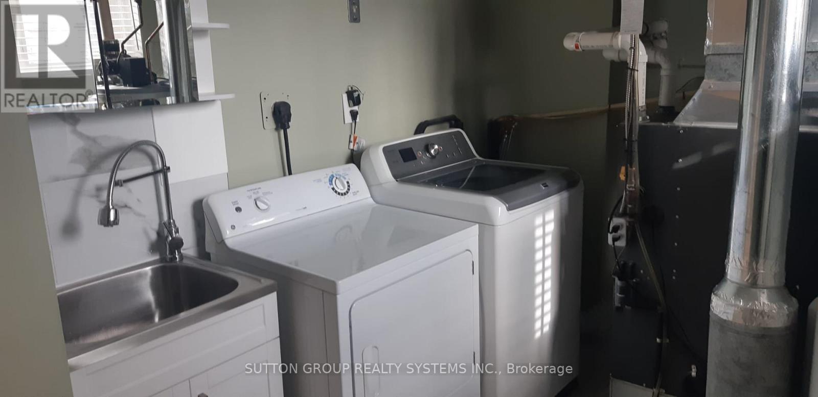 30 Coronado Court, Toronto, ON - Indoor Photo Showing Laundry Room