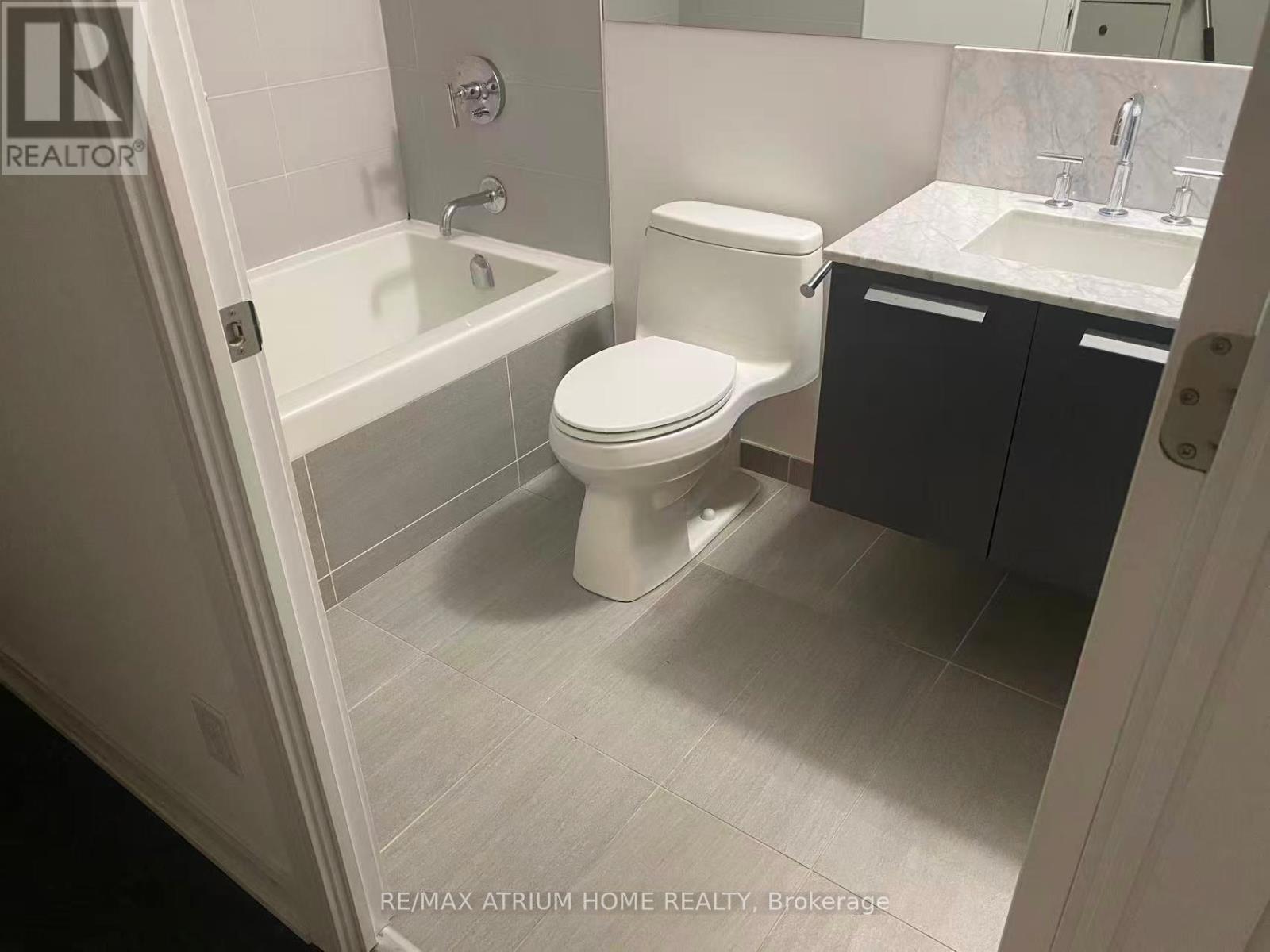 2903 - 50 Charles Street E, Toronto, ON - Indoor Photo Showing Bathroom