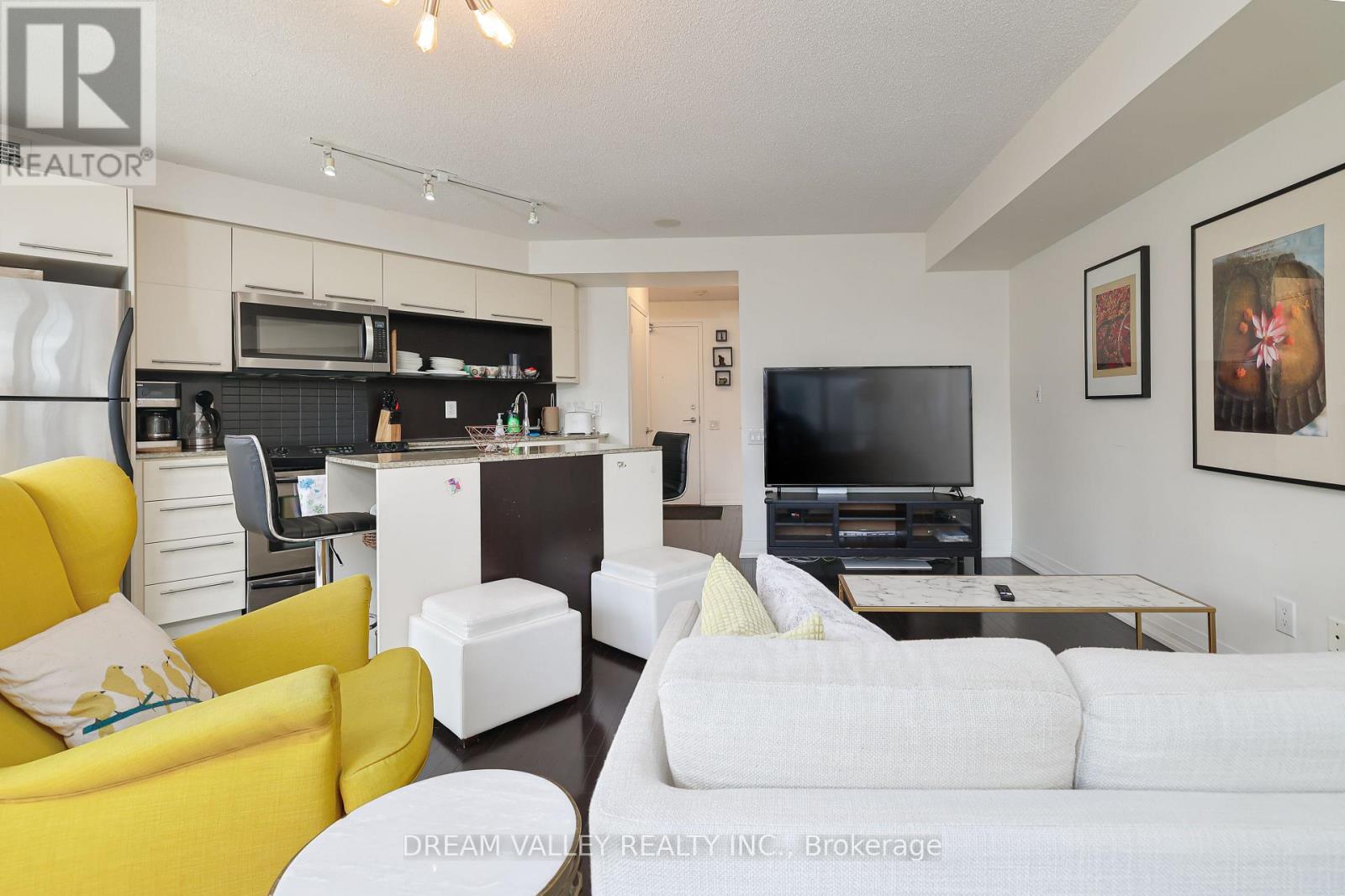 904 - 25 Carlton Street, Toronto, ON - Indoor