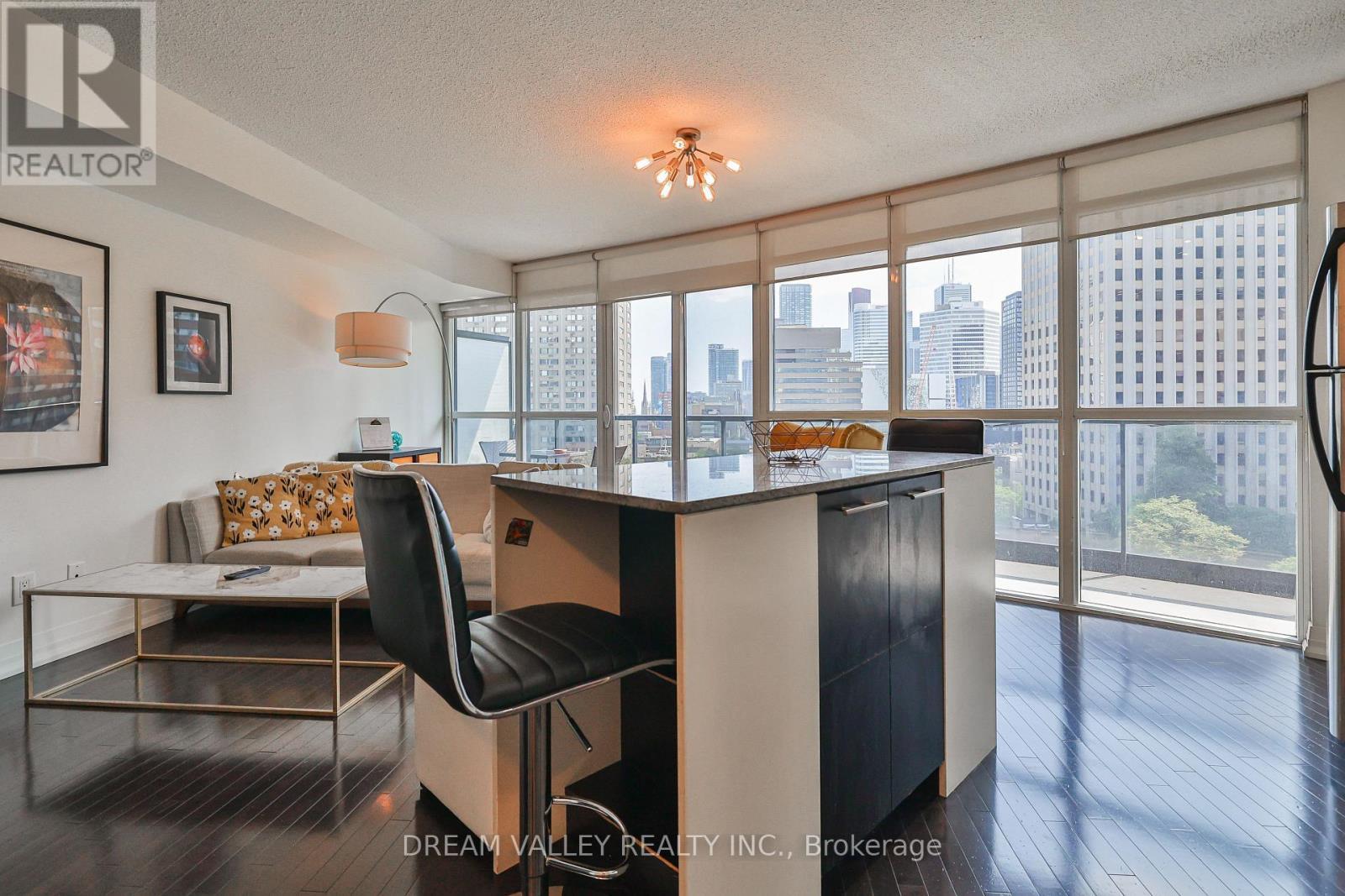 904 - 25 Carlton Street, Toronto, ON - Indoor