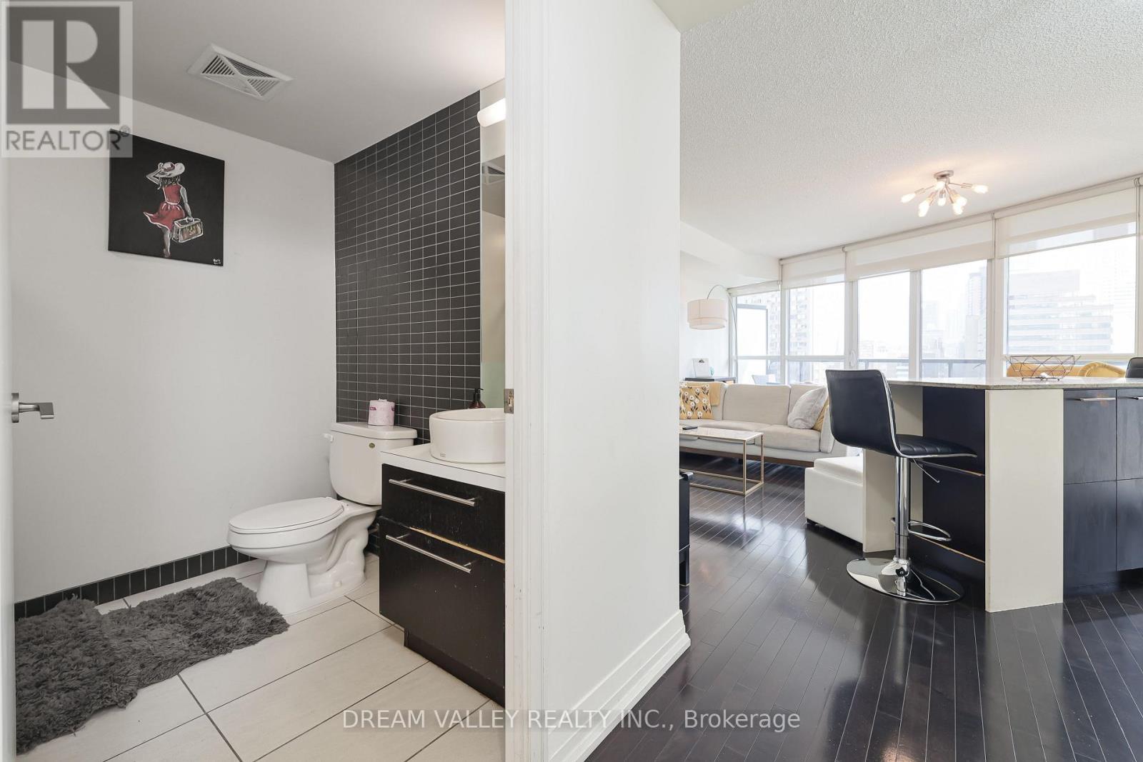 904 - 25 Carlton Street, Toronto, ON - Indoor Photo Showing Bathroom