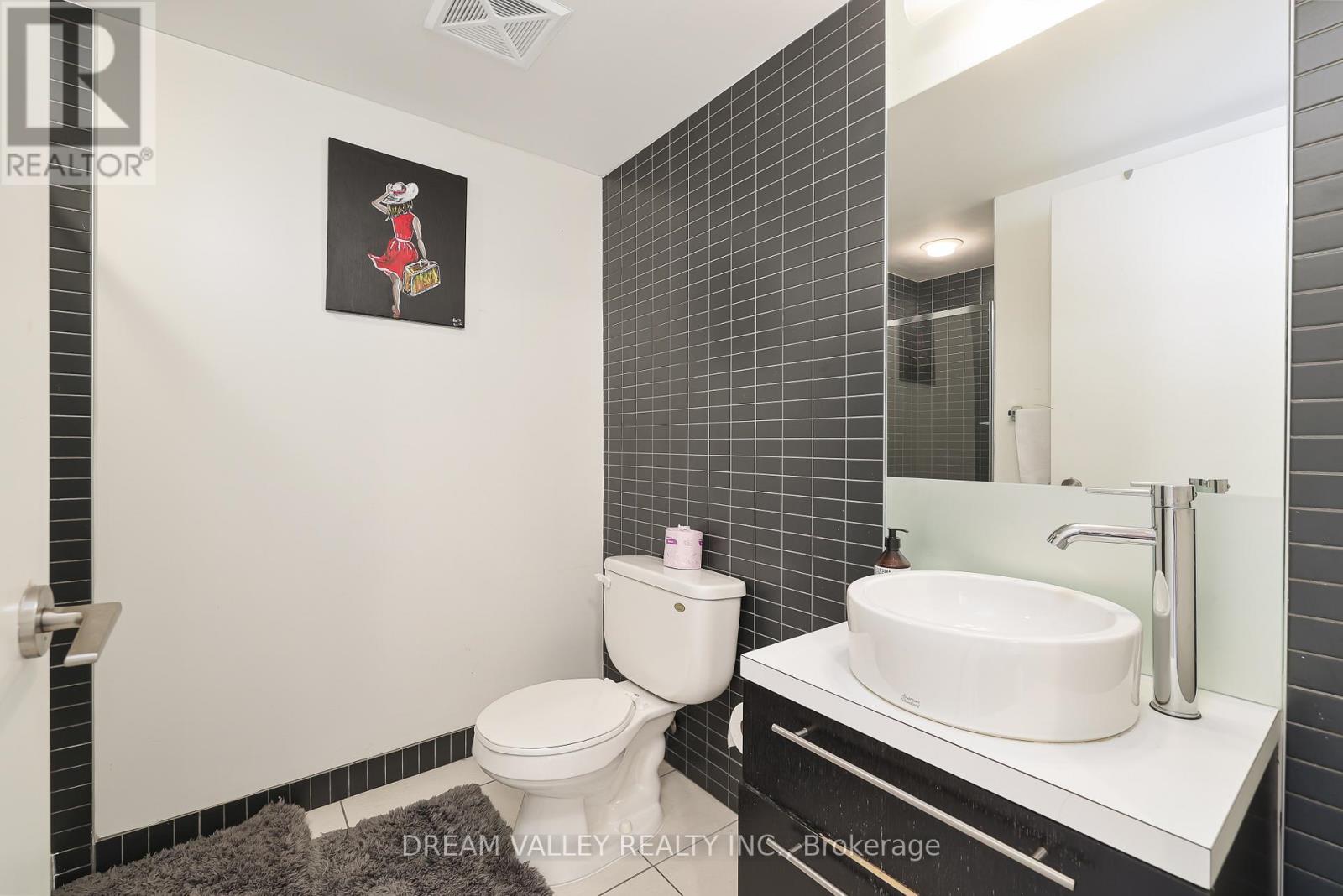 904 - 25 Carlton Street, Toronto, ON - Indoor Photo Showing Bathroom