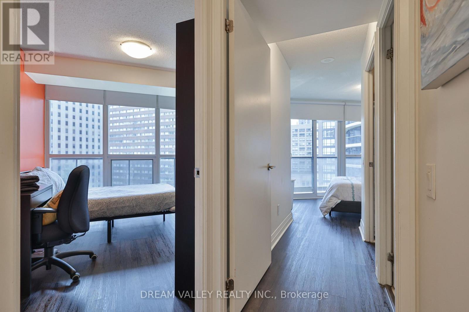 904 - 25 Carlton Street, Toronto, ON - Indoor