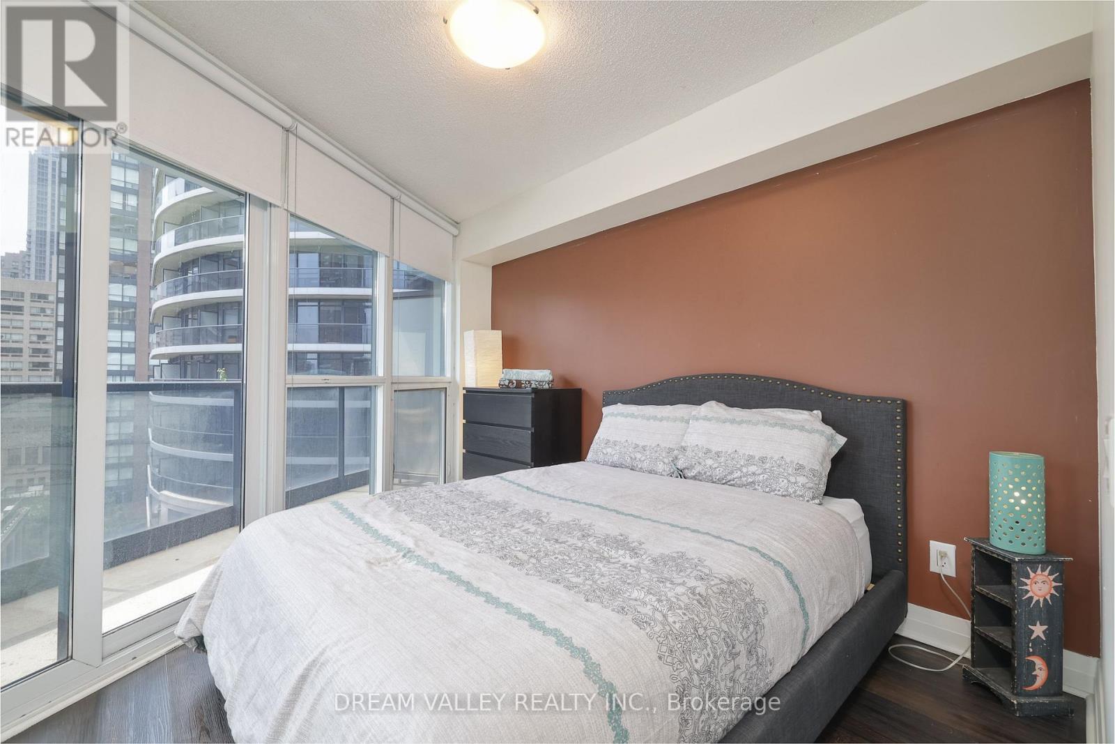 904 - 25 Carlton Street, Toronto, ON - Indoor Photo Showing Bedroom