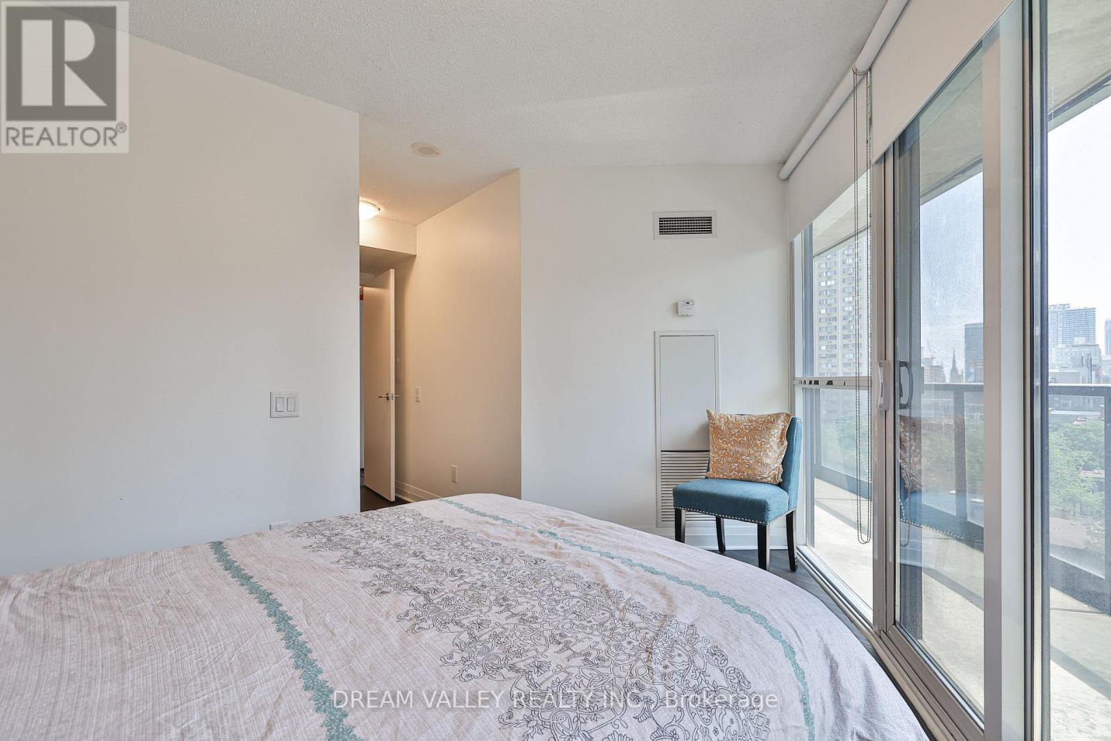 904 - 25 Carlton Street, Toronto, ON - Indoor Photo Showing Bedroom