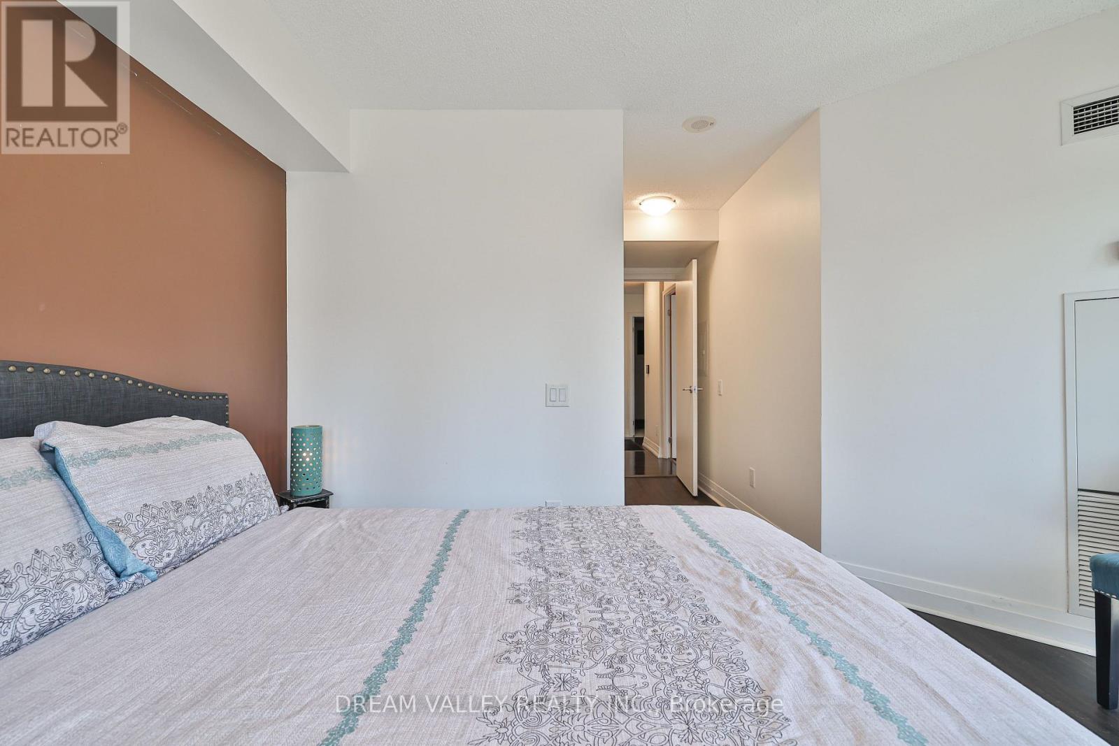 904 - 25 Carlton Street, Toronto, ON - Indoor Photo Showing Bedroom