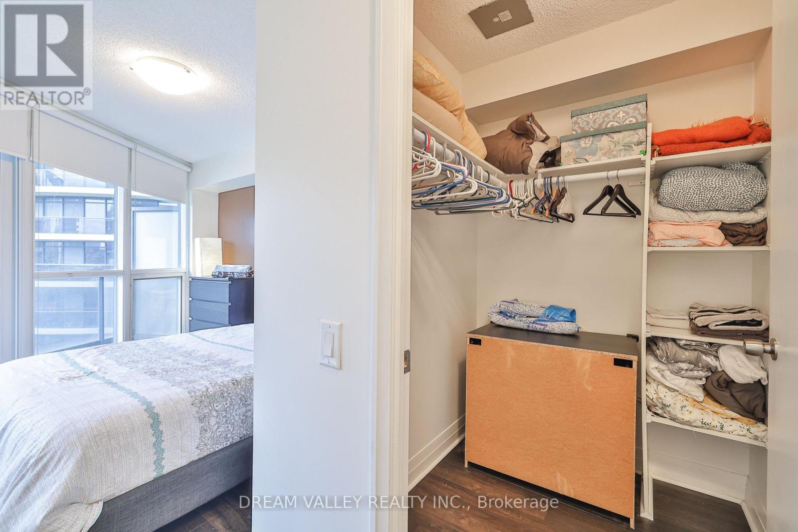 904 - 25 Carlton Street, Toronto, ON - Indoor Photo Showing Other Room