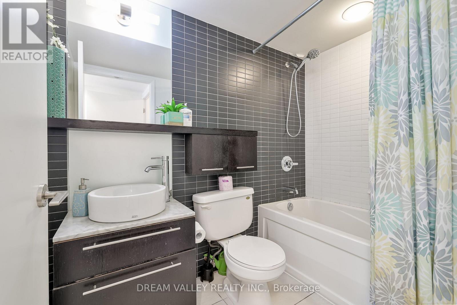 904 - 25 Carlton Street, Toronto, ON - Indoor Photo Showing Bathroom