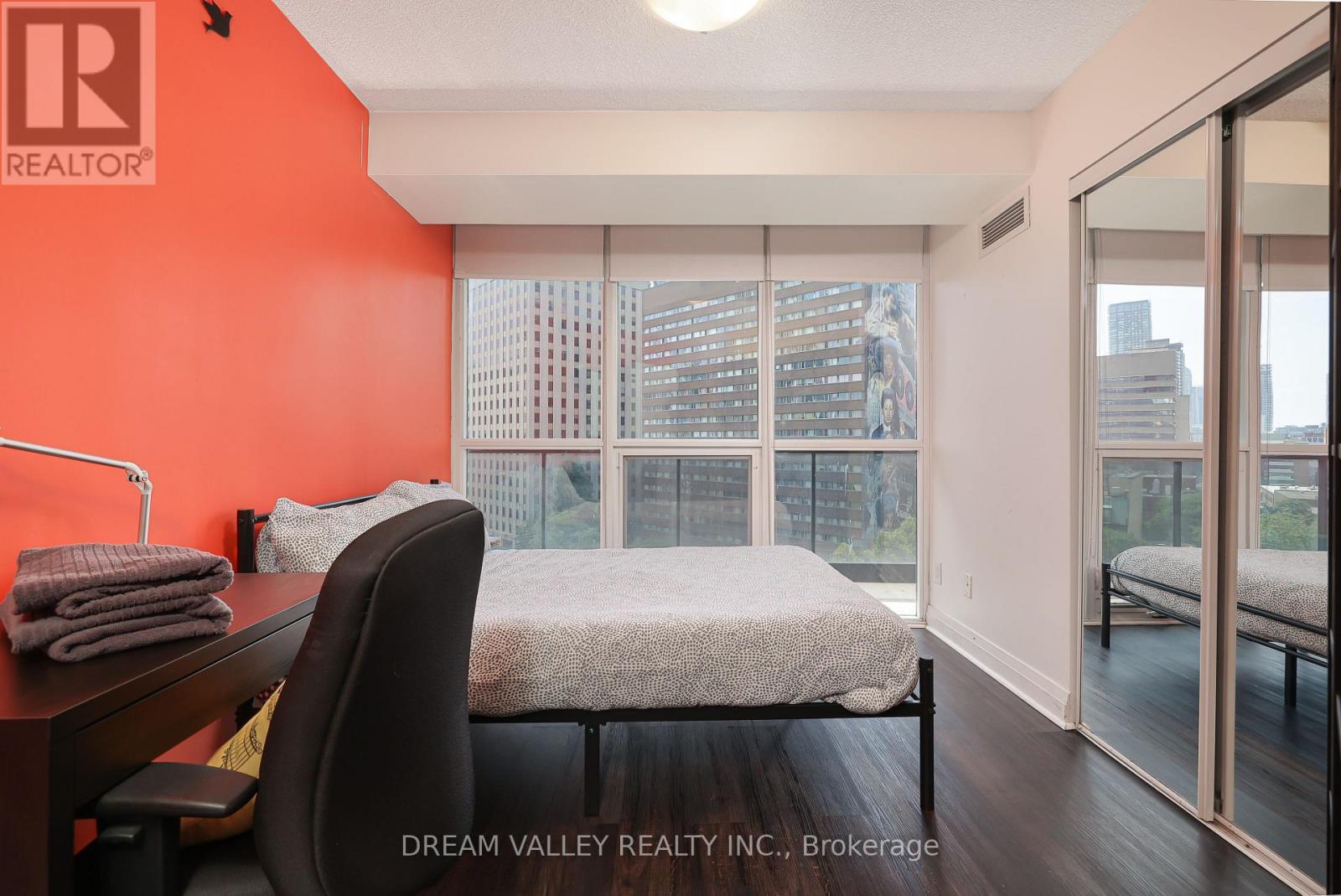 904 - 25 Carlton Street, Toronto, ON - Indoor