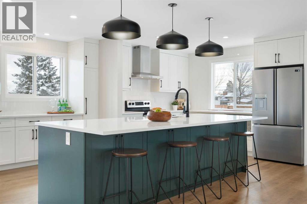 Kitchen - 248 Madeira Place Ne, Calgary, AB - Indoor Photo Showing Kitchen With Upgraded Kitchen