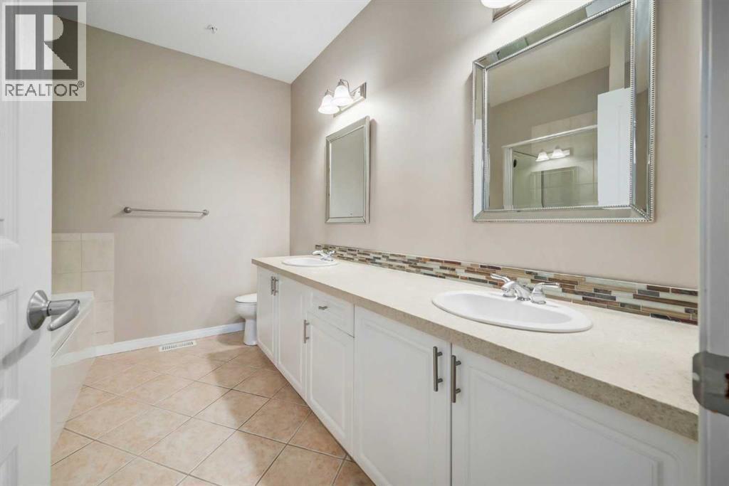 1113, 1113 Lake Fraser Green Se, Calgary, AB - Indoor Photo Showing Bathroom