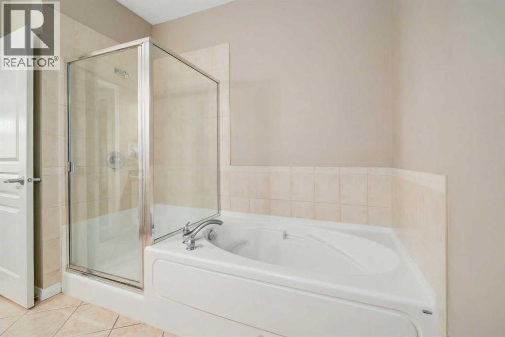 1113, 1113 Lake Fraser Green Se, Calgary, AB - Indoor Photo Showing Bathroom