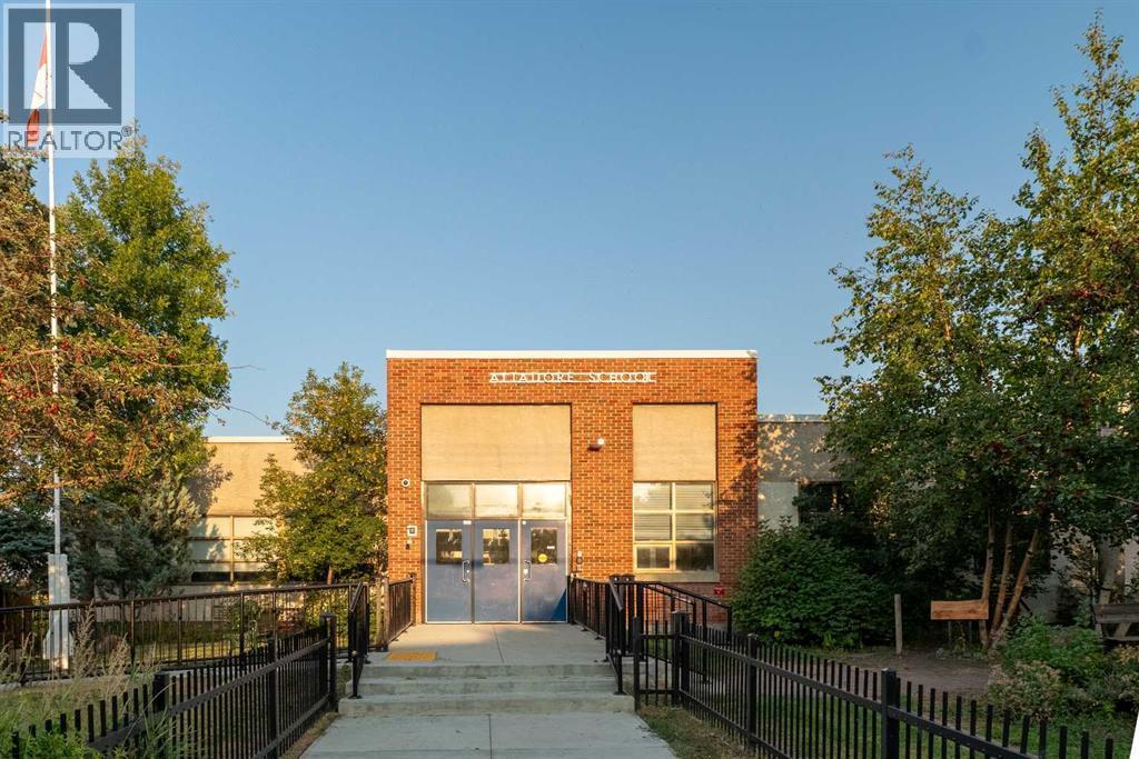 Community Photo - 4507 17 Street Sw, Calgary, AB - Outdoor