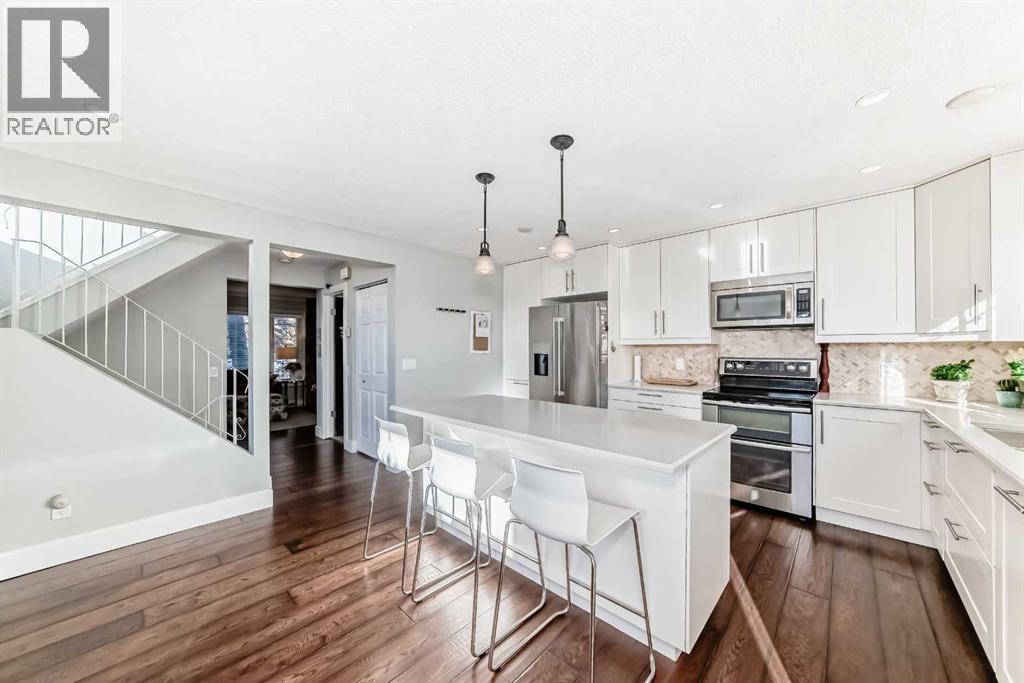 30 Edgewood Rise Nw, Calgary, AB - Indoor Photo Showing Kitchen With Upgraded Kitchen