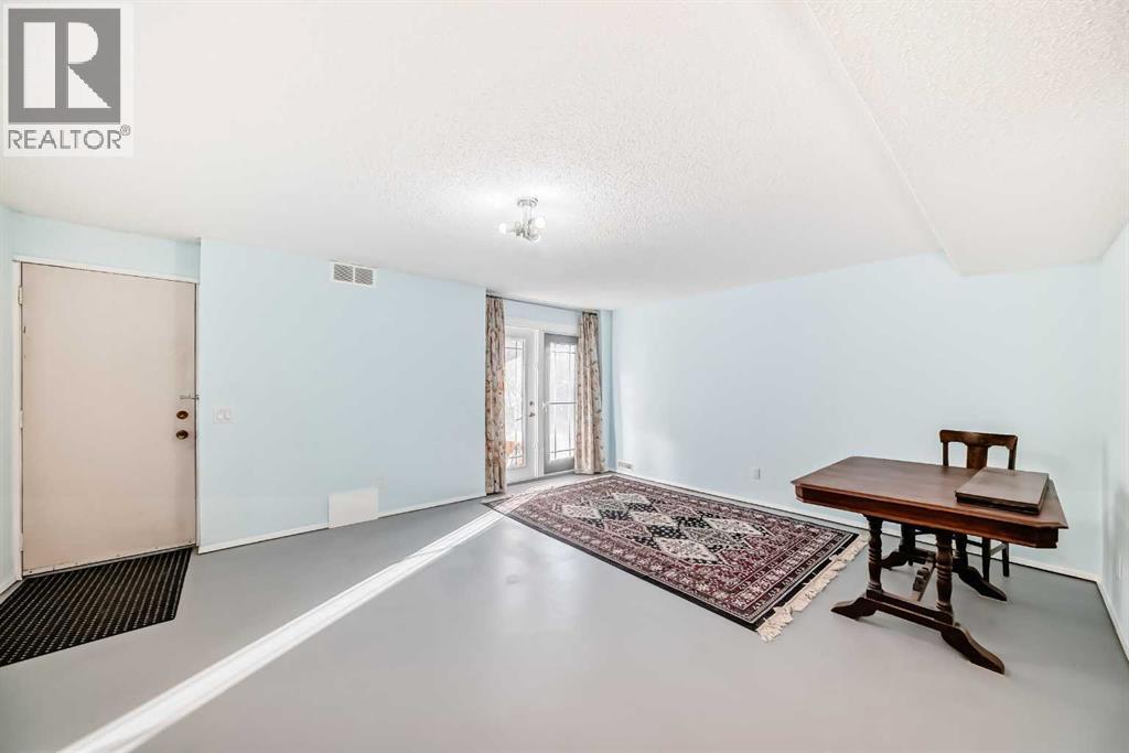 30 Edgewood Rise Nw, Calgary, AB - Indoor Photo Showing Other Room