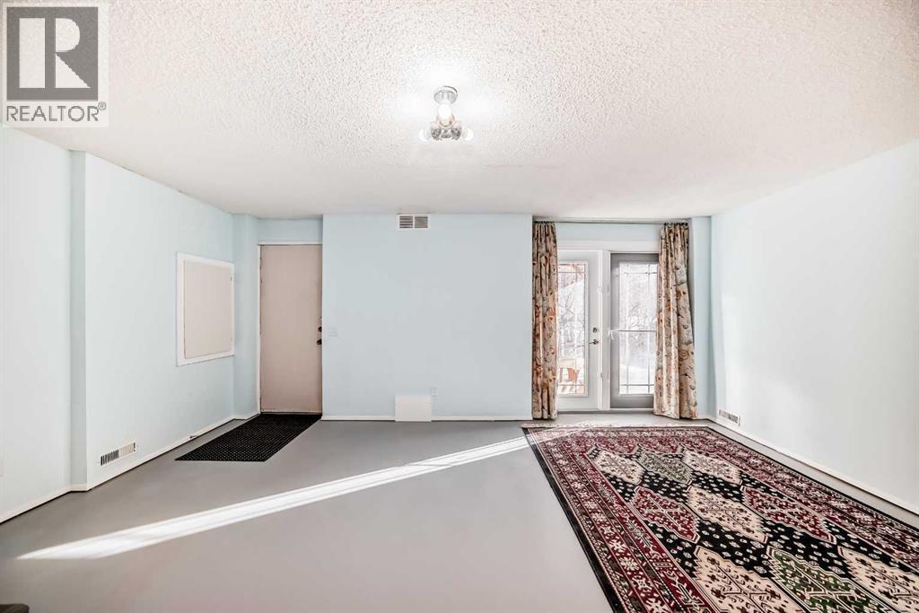 30 Edgewood Rise Nw, Calgary, AB - Indoor Photo Showing Other Room