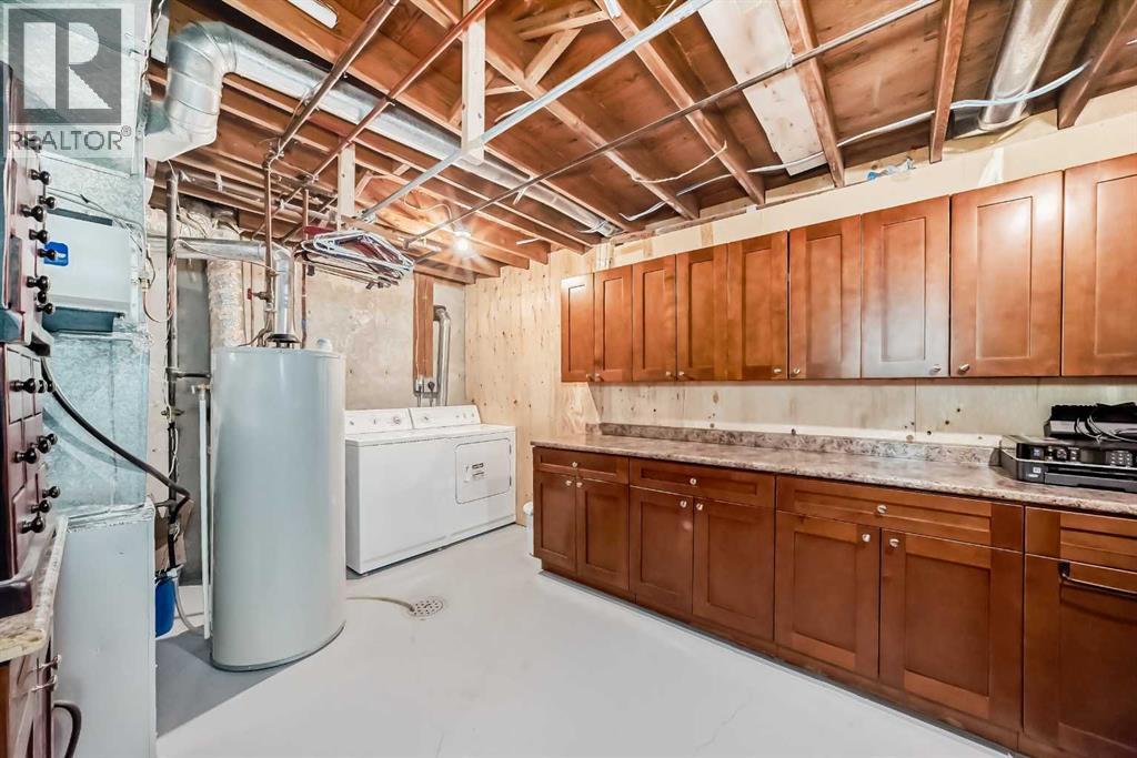 30 Edgewood Rise Nw, Calgary, AB - Indoor Photo Showing Laundry Room
