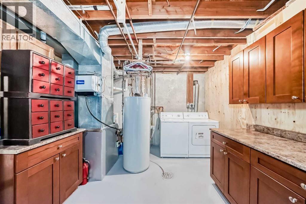 30 Edgewood Rise Nw, Calgary, AB - Indoor Photo Showing Laundry Room