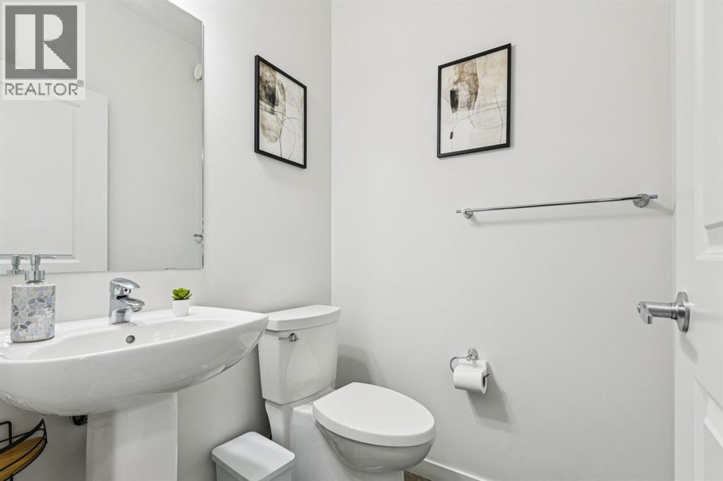 1124 Chinook Gate Bay Sw, Airdrie, AB - Indoor Photo Showing Bathroom