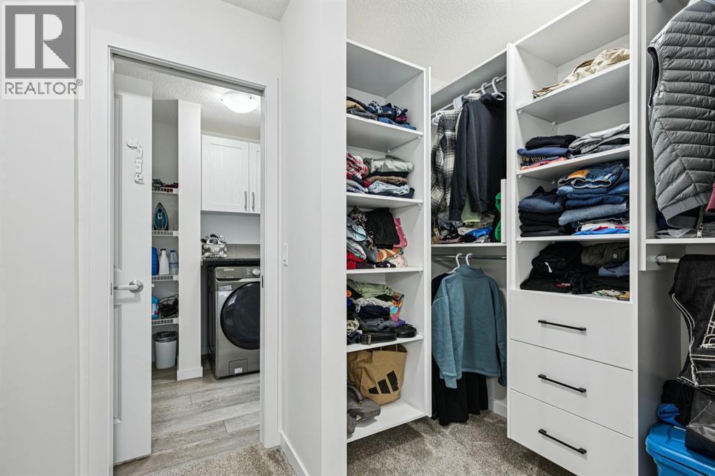 1124 Chinook Gate Bay Sw, Airdrie, AB - Indoor With Storage