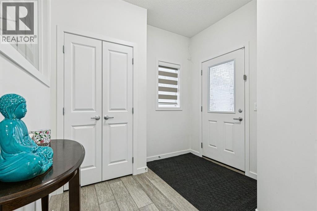 1124 Chinook Gate Bay Sw, Airdrie, AB - Indoor Photo Showing Other Room