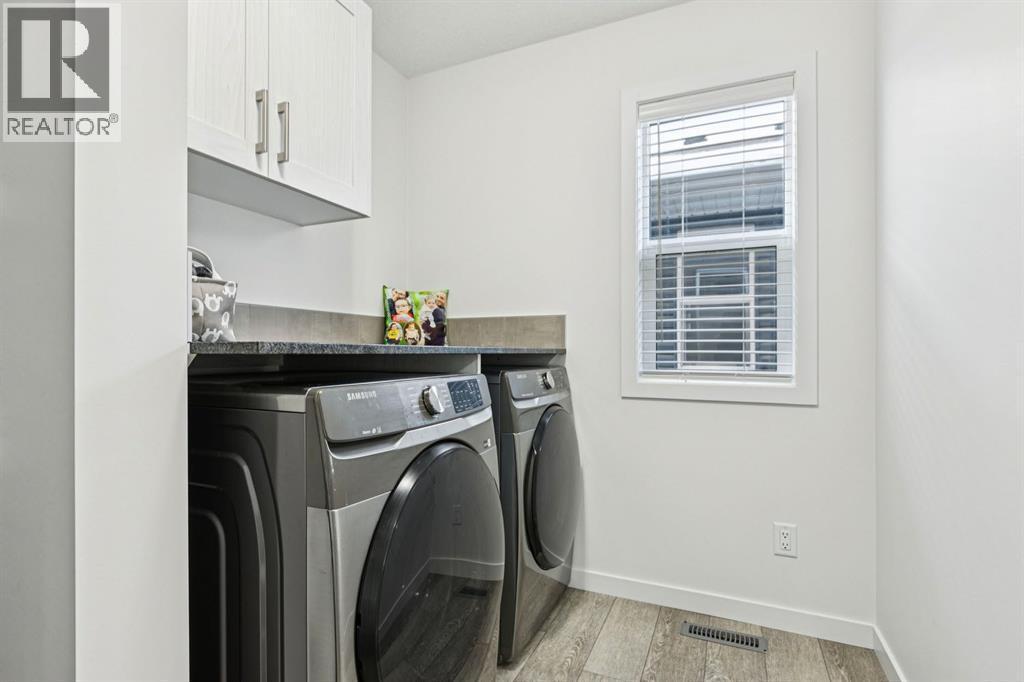 1124 Chinook Gate Bay Sw, Airdrie, AB - Indoor Photo Showing Laundry Room